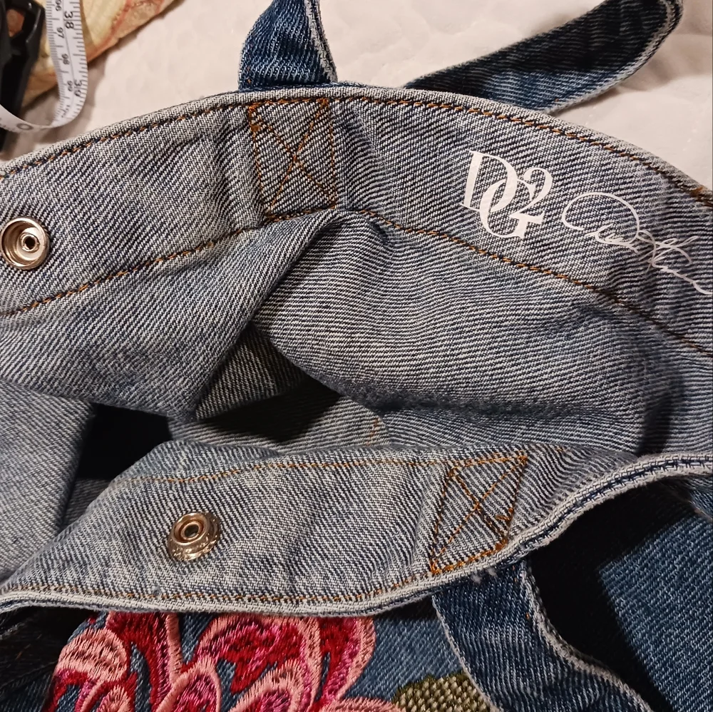 DG2 Flower Embroidered Denin Tote - Picture 6 of 7